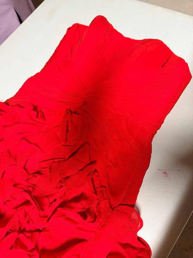 Vestido de noche rojo sin tirantes