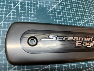 Tapa y Emblema Screaming Eagle Cromado