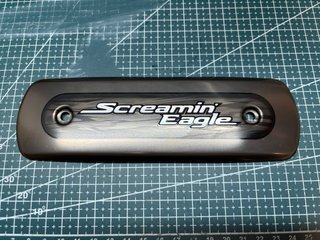 Tapa y Emblema Screaming Eagle Cromado