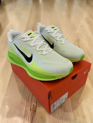 Nike Vomero 18 NEW
