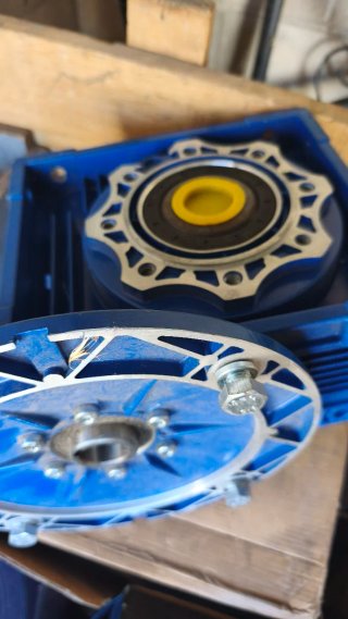 Motor reductor azul