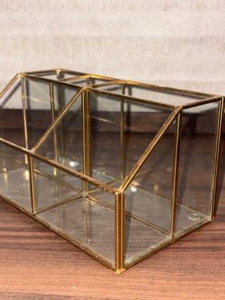 Organizador de cristal dorado