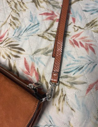Bolso Parfois marrón piel serpiente y ante
