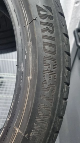 Neumaticos Bridgestone 225 40 R18 92Y