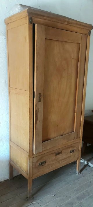 Armario vintage de madera