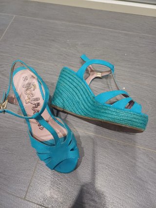 Cuña azul turquesa