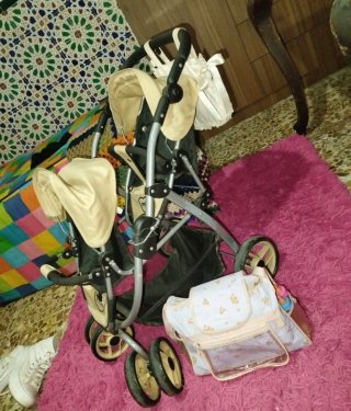 Cochecito doble para muñecos con accesorios