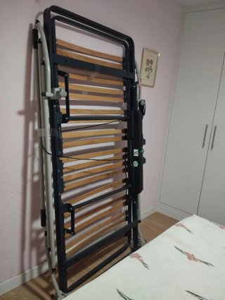 Cama articulada metálica y de madera