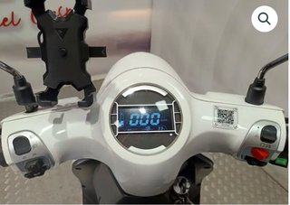 Moto Eléctrica Scooter Blanca Rodea