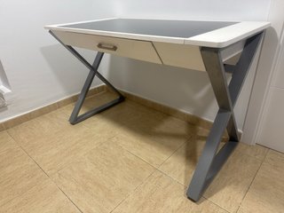 Escritorio moderno cristal y metal