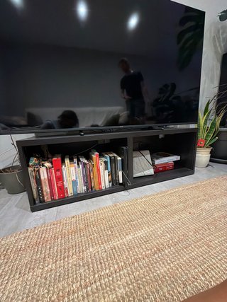 Mueble TV negro y marrón