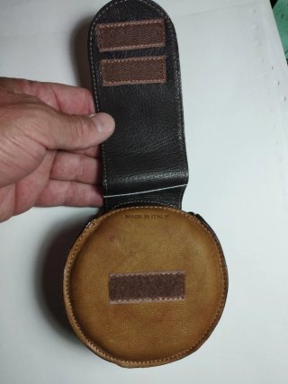 Funda carrete pesca Vivarelli de cuero.