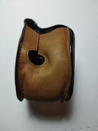 Funda carrete pesca Vivarelli de cuero.