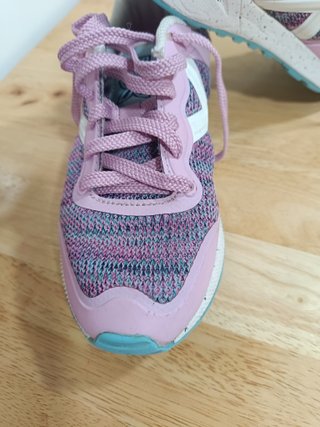 Zapatillas Munich Niña Talla 35. Muy poco uso.