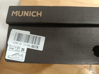 Zapatillas Munich Niña Talla 35. Muy poco uso.