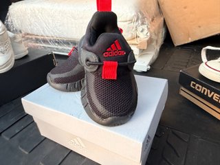 Tenis Adidas Niños Negro/Rojo