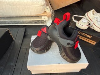Tenis Adidas Niños Negro/Rojo
