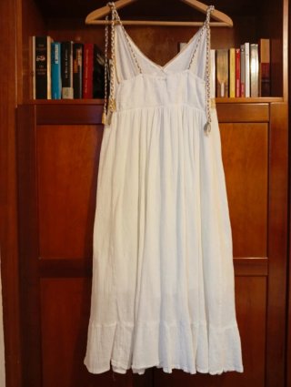 Vestido Boho Blanco con remates de crochet dorado
