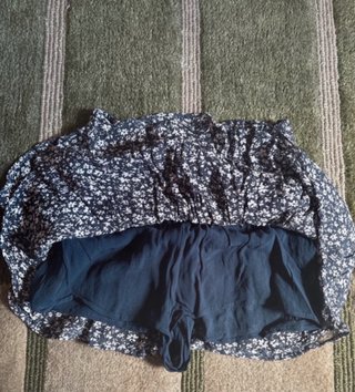 Falda corta floral azul y blanco