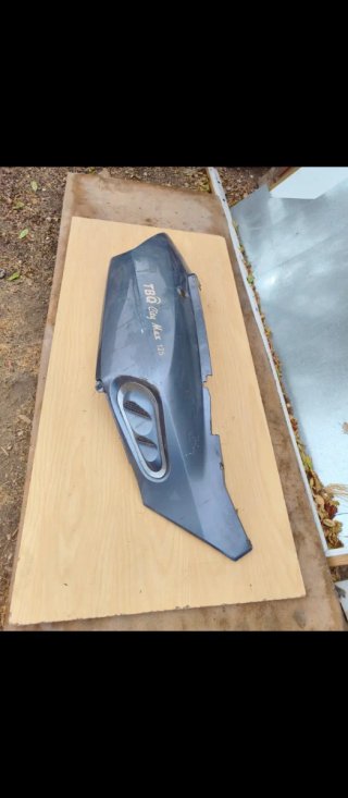 Tapa lateral trasera TBQ City Max 125