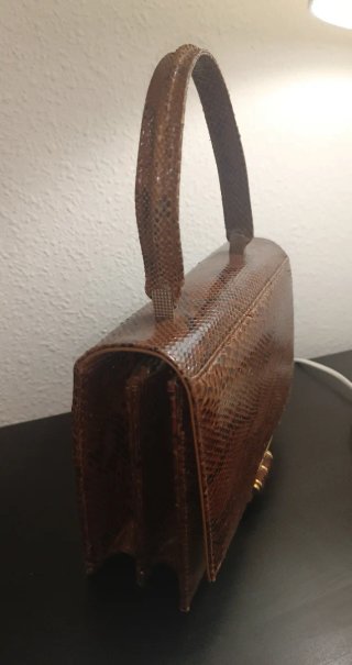 Bolso de piel serpiente marrón y dorado