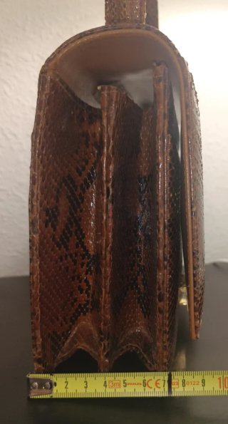 Bolso de piel serpiente marrón y dorado