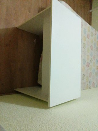 Escritorio blanco de madera