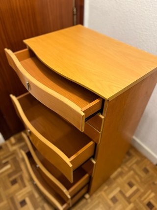 Cómoda de madera con 7 cajones