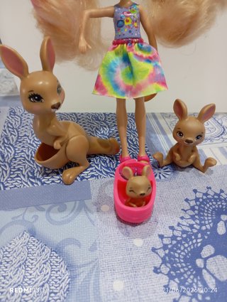 Muñeca Enchantimals Canguro con Bebé