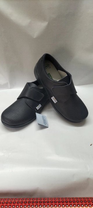 Zapatos sanitarios fabricado en piel, piso poliure
