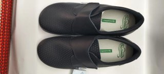 Zapatos sanitarios fabricado en piel, piso poliure