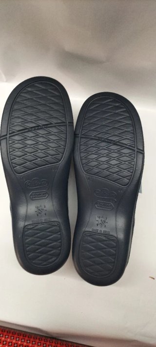 Zapatos sanitarios fabricado en piel, piso poliure