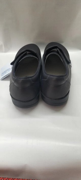 Zapatos sanitarios fabricado en piel, piso poliure