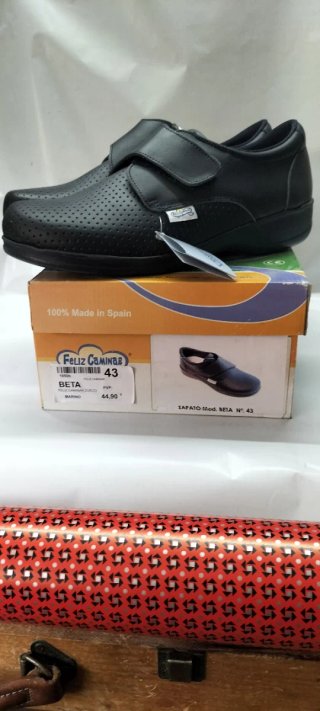 Zapatos sanitarios fabricado en piel, piso poliure