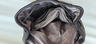 Mochila Michael Kors Piel granulada de color taupe