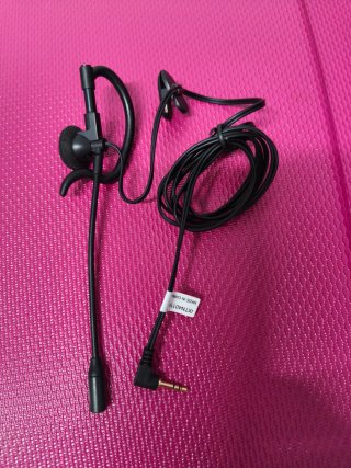 Auriculares con micrófono y clip