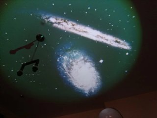 Proyector de imágenes del universo