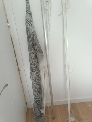 Cortinas grises y blancas