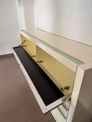 Vitrina salón cristal y plástico