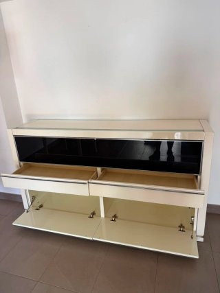 Vitrina salón cristal y plástico