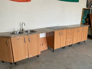 Muebles de cocina  3,80 cmts. Completa.