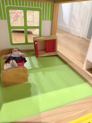 Casita de muñecas de madera maciza Melissa & Doug