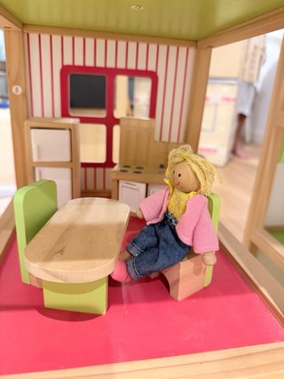 Casita de muñecas de madera maciza Melissa & Doug