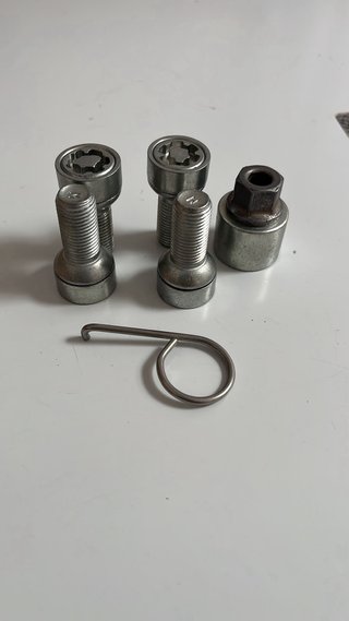 TORNILLOS ANTIRROBO VW GOLF MK8 TOURAN SEAT AUDI