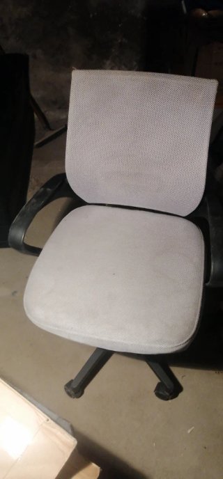 Silla de oficina ergonómica con ruedas