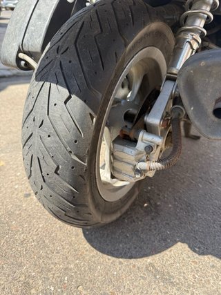 Kymco 125cc Scooter Negra/Gris