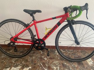Bicicleta infantil B'TWIN roja