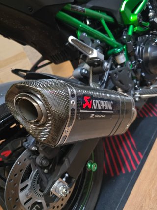 Escape Akrapovič Z900 (2025)