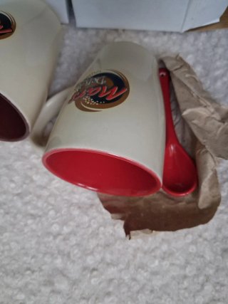 2 tazas cerámica con cuchara a juego