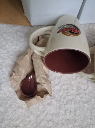 2 tazas cerámica con cuchara a juego